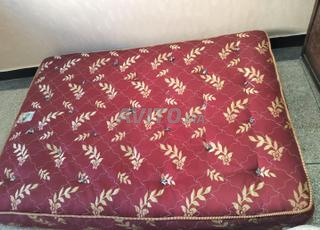 Matelas à vendre, pur et debout, pas de négociation