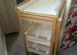 طاولة تغيير للحفاضات للرضع