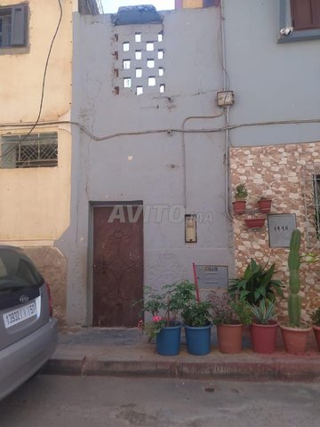 Maison à vendre d'une superficie de 100 mètres carrés composée de deux étages