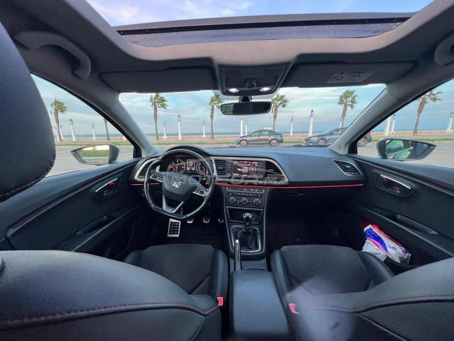 seat leon .