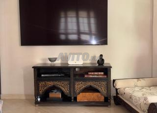 أثاث زخرفي من الخشب المنحوت