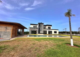 villa de 10000 m² titrée