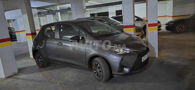 Toyota yaris essence 