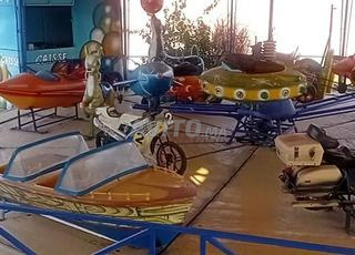 Des manèges à vendre en bon état pour un parc de jeux