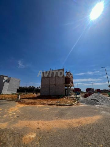 Terrain commercial de 111m avec sous-sol à Sidi Allal El Bahraoui - 2