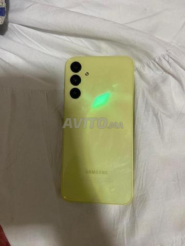 هاتف من نوع سامسونغ مزال نقي