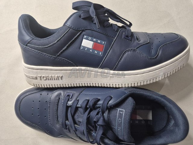 حذاء تومي هيلفيغر