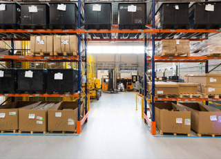 رفوف ثقيلة ومتوسطة