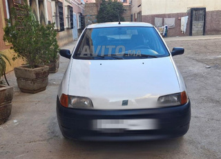 Vente d'une excellente voiture à la ville de Beni Broug