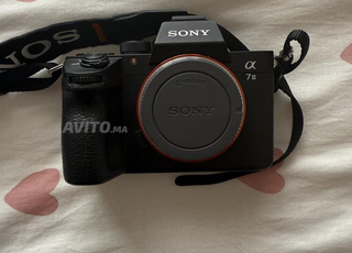 صفقة سوني A7III بؤرة 2.8 RS3 ميكروفون رود