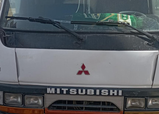 Camion fourgon Mitsubishi