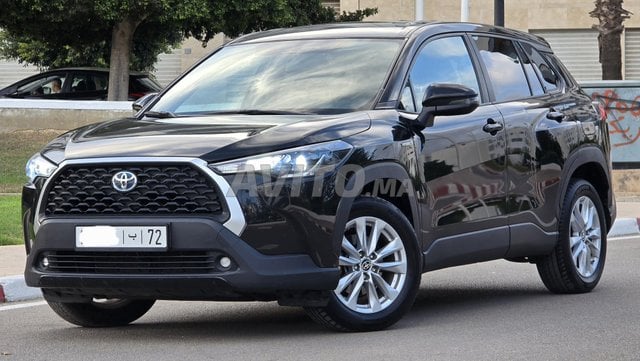 corolla cross hybride bva 1ére main toutes options