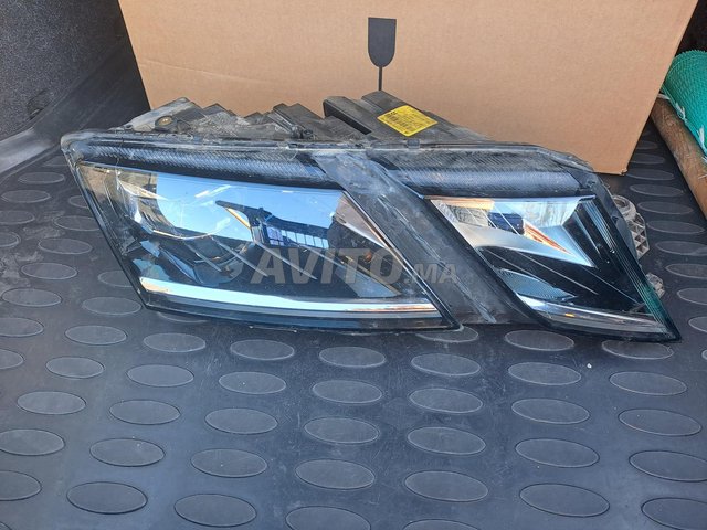 مصباح أمامي كامل لسيارة سكودا أوكتافيا بتقنية LED