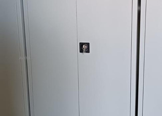 Armoire haute métallique avec 2 portes battante