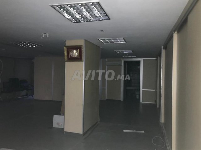 Grand local commercial à vendre ou à louer dans un emplacement en or, route de Fès