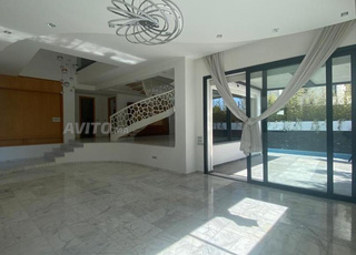 Villa de 500m² en location à HAY RIAD