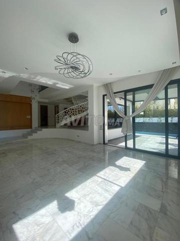 Villa de 500m² en location à HAY RIAD