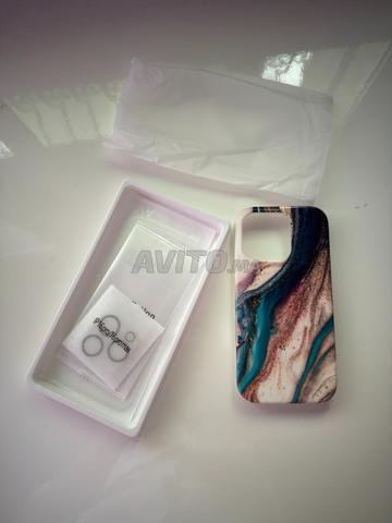 iPhone 16 Pro doré avec boîte et chargeur