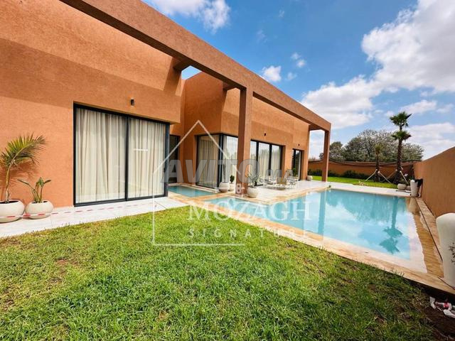 فيلا من طابق واحد - 4 أجنحة - مسبح خاص