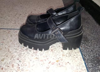 Bottines gothiques en bon état, contactez-nous ☠️👁️‍🗨️