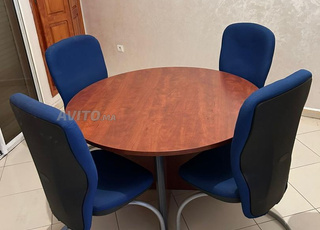 Table de réunion et ses 4 chaises