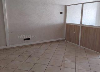 مكتب للإيجار بمساحة 90 م²