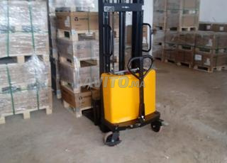 رافعة كهربائية في حالة ممتازة