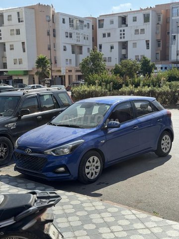 سيارة جديدة بكثير لمن يرغب في الشراء، يتصل