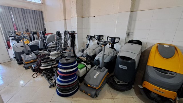 1 مجموعة من الآلات المهنية