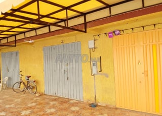 Appartements à vendre et commerces