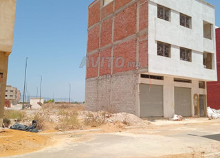 Terrains commerciaux enregistrés prêts à être livrés