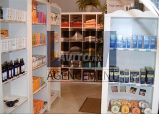 رفوف للصيدلية ومستحضرات التجميل