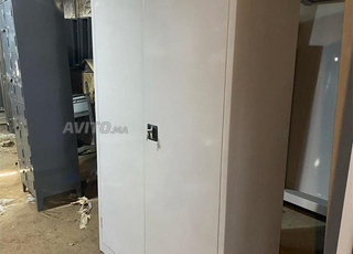 Mobilier Métallique Avec Des Armoires Et Vestiaires