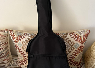 جيتار في حالة ممتازة