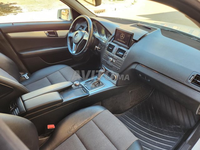 Mercedes-Benz 220 Diesel Automatique 2010 à Fès
