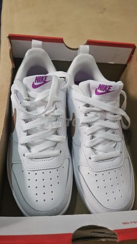 أحذية نايك بيضاء