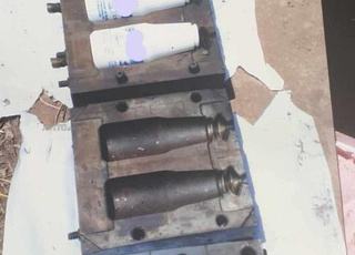 قالب لصنع الزجاجات والأغطية