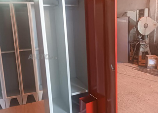 Armoire casier vestiaire en métallique 3 portes
