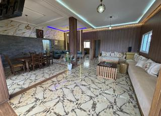 فيلا راقية للإيجار في عين الشكاك