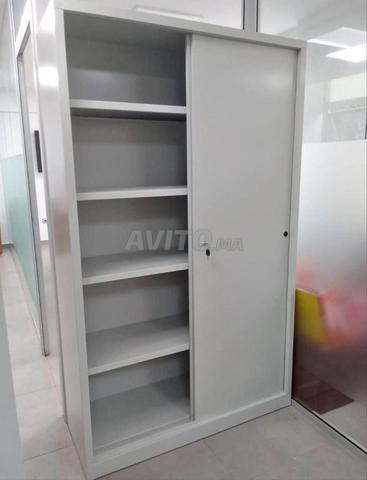 Armoire métallique haute à deux portes battantes