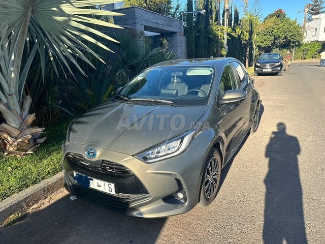 yaris hybride en excellent etat