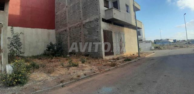 بقعة أرض 80 متر مربع محفظة في R/2 وطابق سفلي