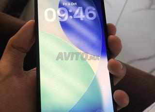 iPhone 14 bleu marin