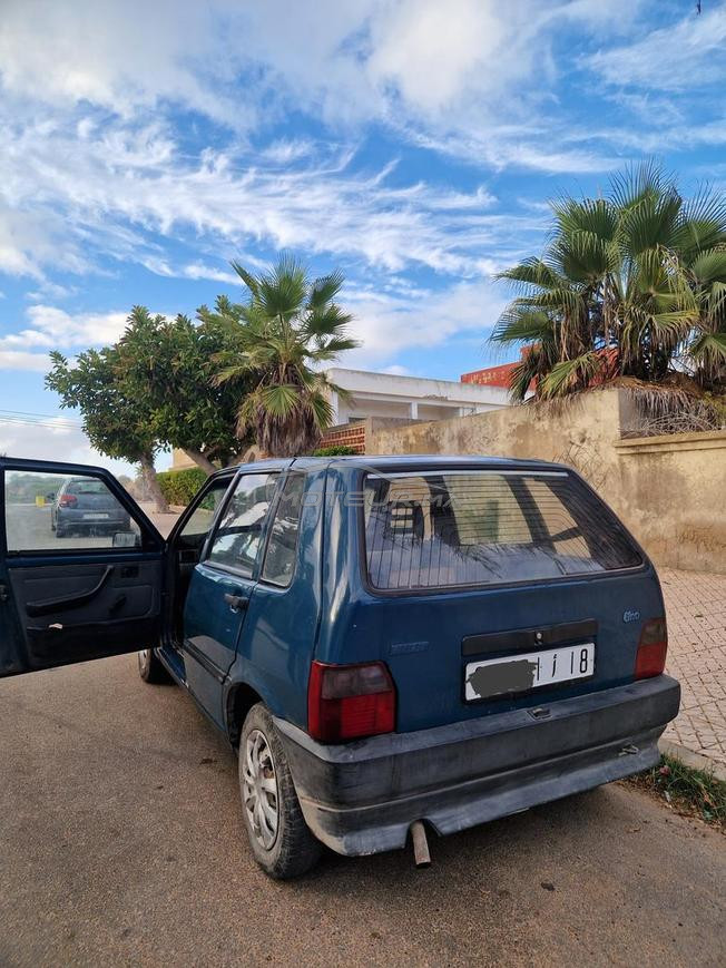 voiture Fiat Uno 