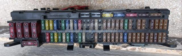 صندوق فيوزات لسيارة بي إم دبليو X5 E53