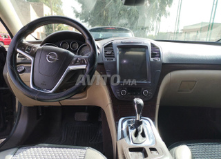 voiture opel insignia 2010