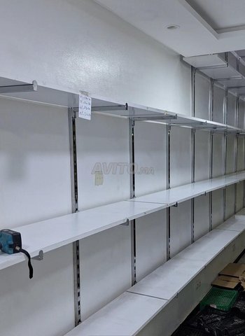 Étagères MDF avec support inox