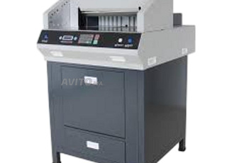 Massicot électrique grand et machines finition