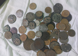20 درهم تدكار وبعض النقود المغربية القديمة