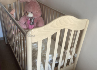 Lit en bois pour bébé